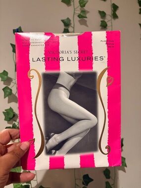 Vintage Victoria's Secret Lasting Luxuries Pantyhose - Medium - Flagstone Gray